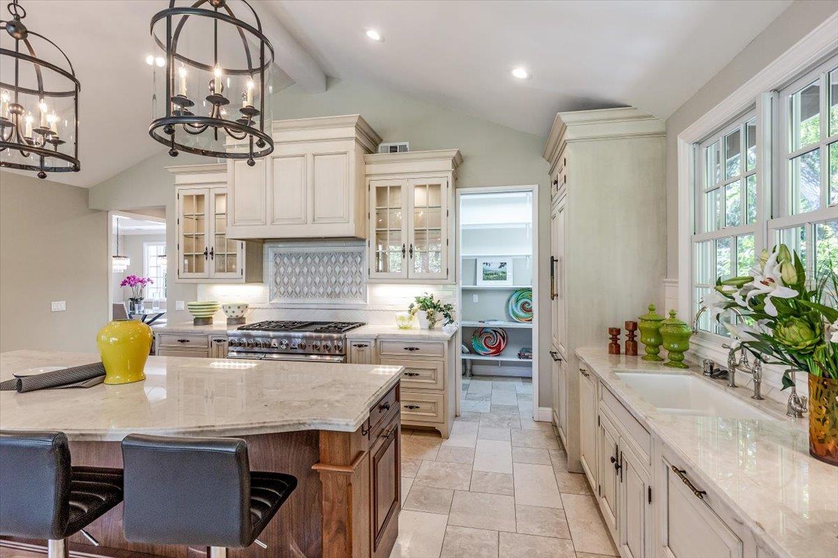Detail Gallery Image 10 of 37 For 32 N El Monte Ave, Los Altos,  CA 94022 - 4 Beds | 3/1 Baths
