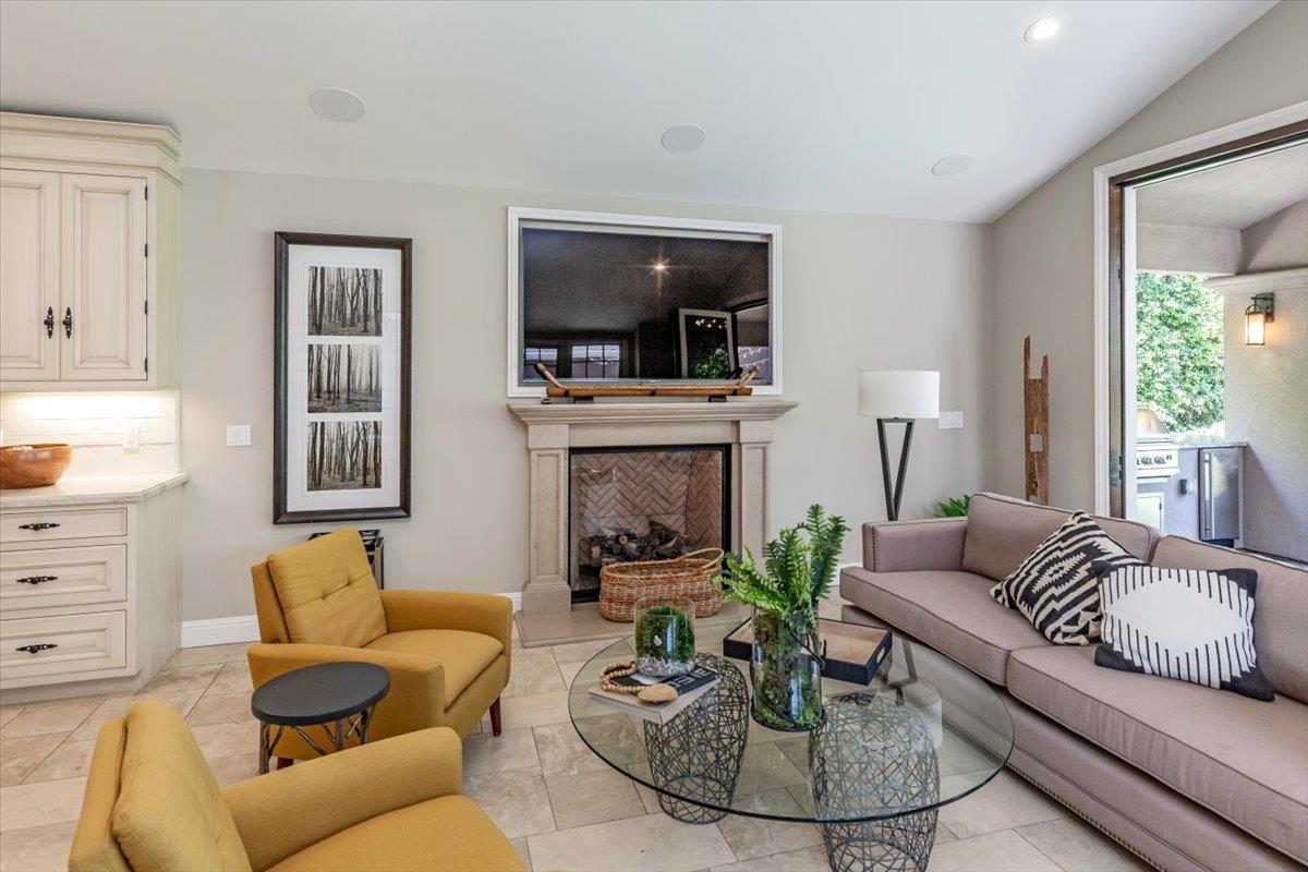 Detail Gallery Image 15 of 37 For 32 N El Monte Ave, Los Altos,  CA 94022 - 4 Beds | 3/1 Baths