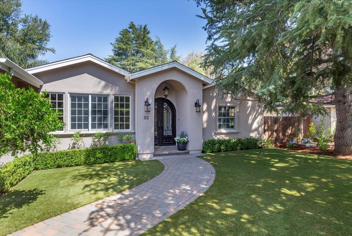 Detail Gallery Image 2 of 37 For 32 N El Monte Ave, Los Altos,  CA 94022 - 4 Beds | 3/1 Baths