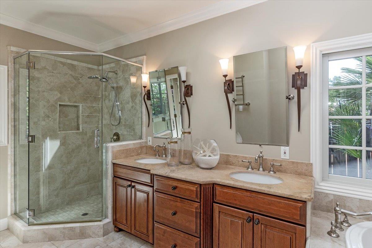 Detail Gallery Image 20 of 37 For 32 N El Monte Ave, Los Altos,  CA 94022 - 4 Beds | 3/1 Baths
