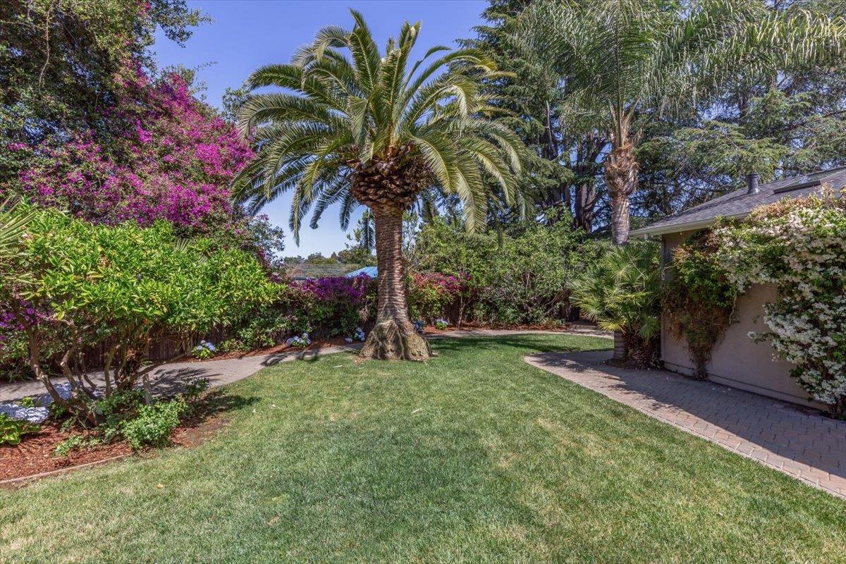 Detail Gallery Image 33 of 37 For 32 N El Monte Ave, Los Altos,  CA 94022 - 4 Beds | 3/1 Baths