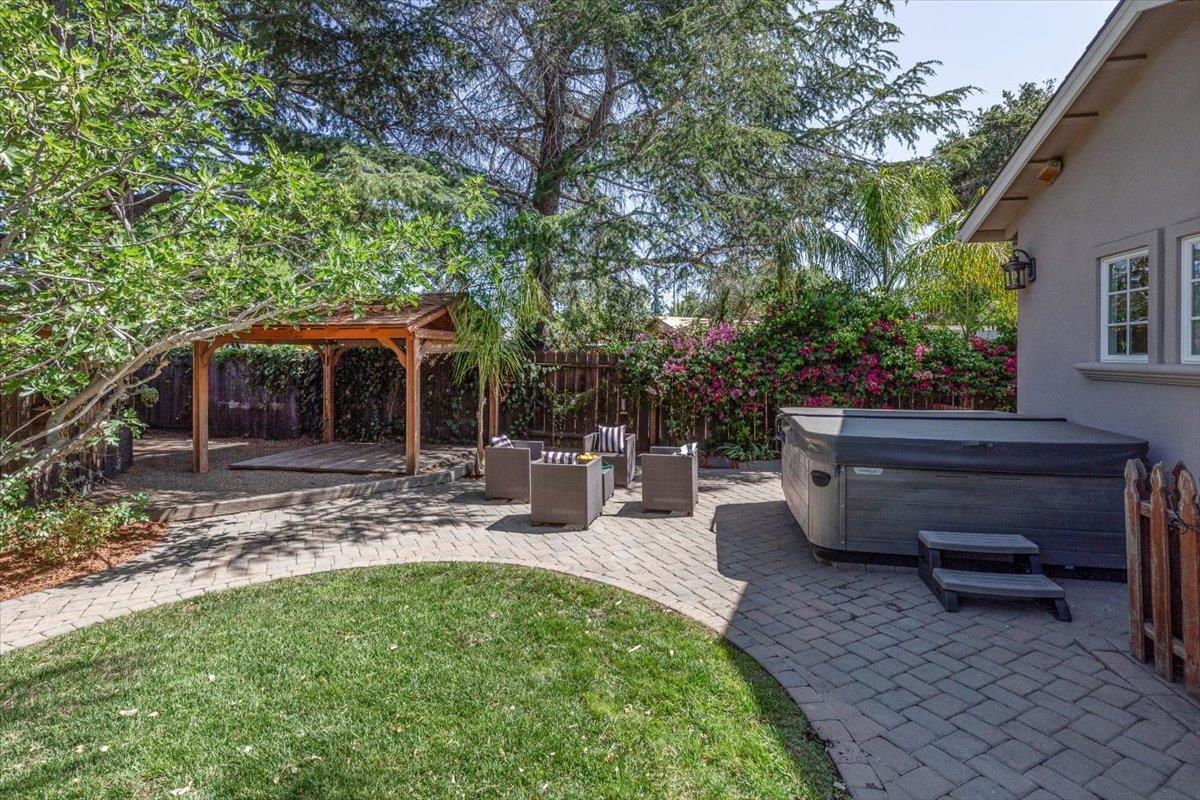 Detail Gallery Image 34 of 37 For 32 N El Monte Ave, Los Altos,  CA 94022 - 4 Beds | 3/1 Baths