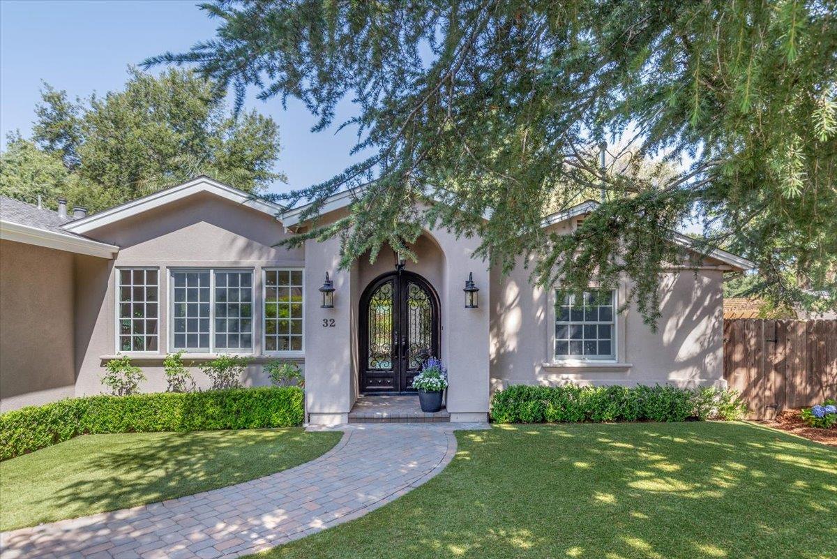 Detail Gallery Image 4 of 37 For 32 N El Monte Ave, Los Altos,  CA 94022 - 4 Beds | 3/1 Baths