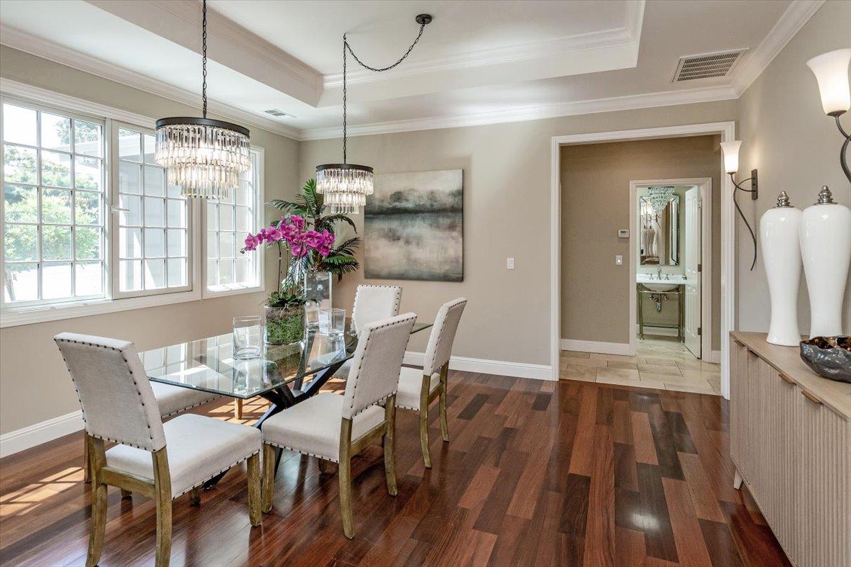 Detail Gallery Image 8 of 37 For 32 N El Monte Ave, Los Altos,  CA 94022 - 4 Beds | 3/1 Baths
