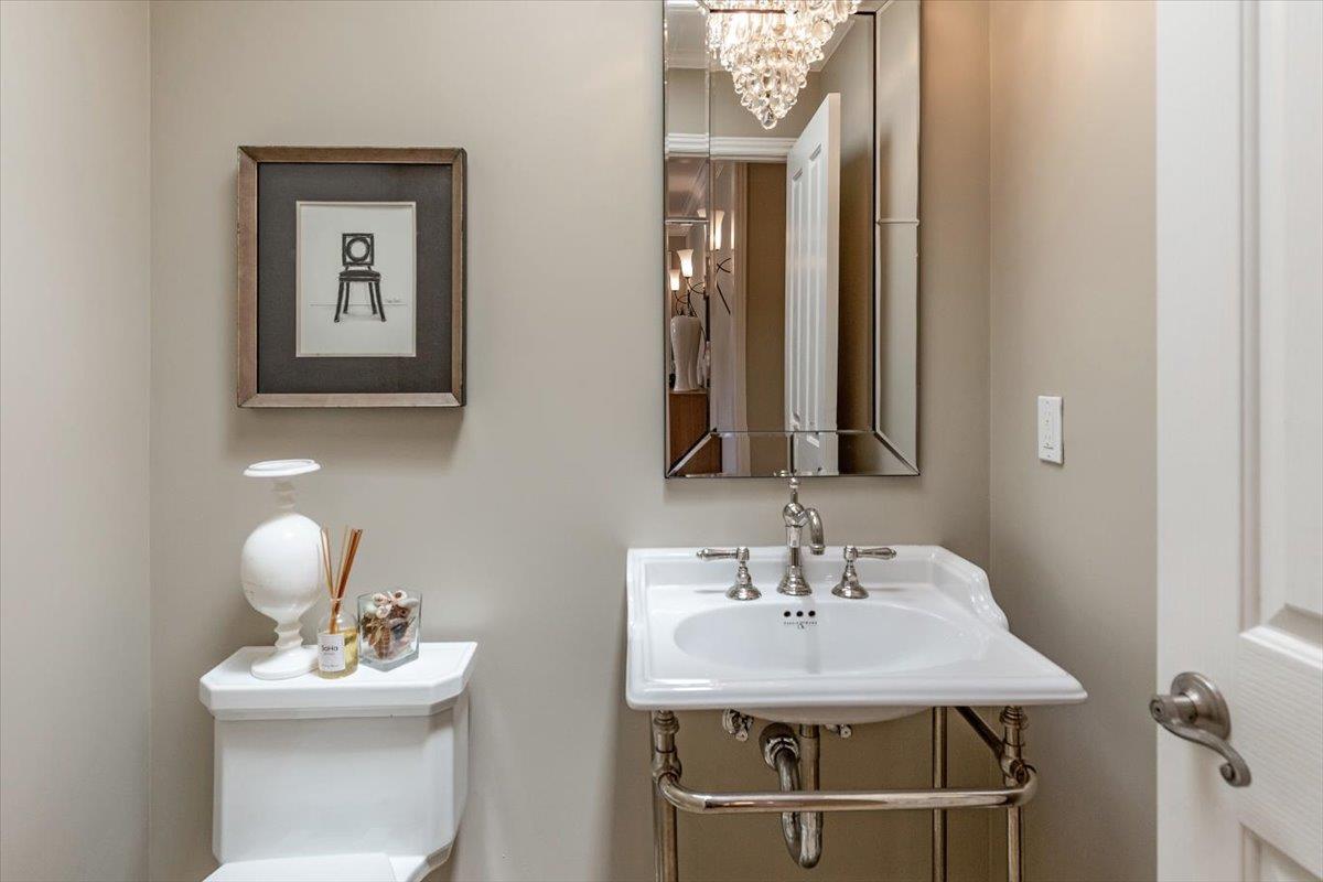 Detail Gallery Image 9 of 37 For 32 N El Monte Ave, Los Altos,  CA 94022 - 4 Beds | 3/1 Baths