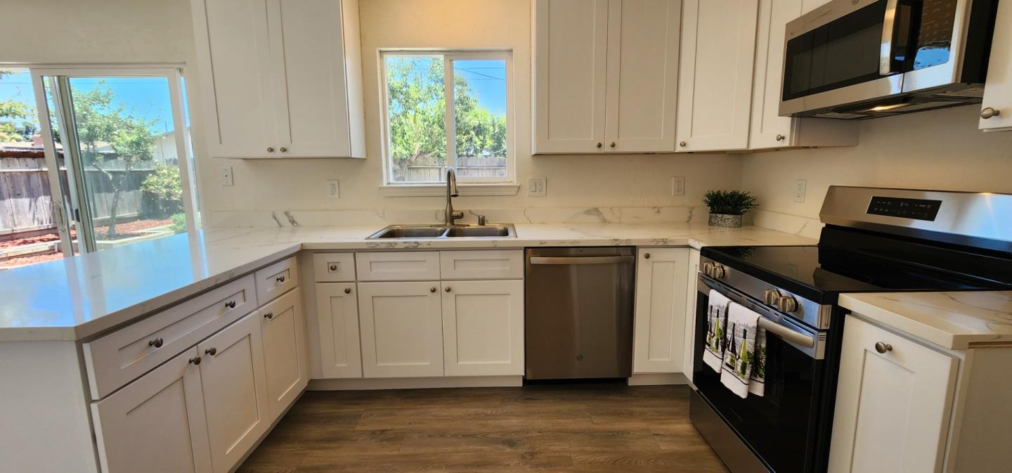 Detail Gallery Image 7 of 16 For 1458 Adams St, Salinas,  CA 93906 - 3 Beds | 2 Baths
