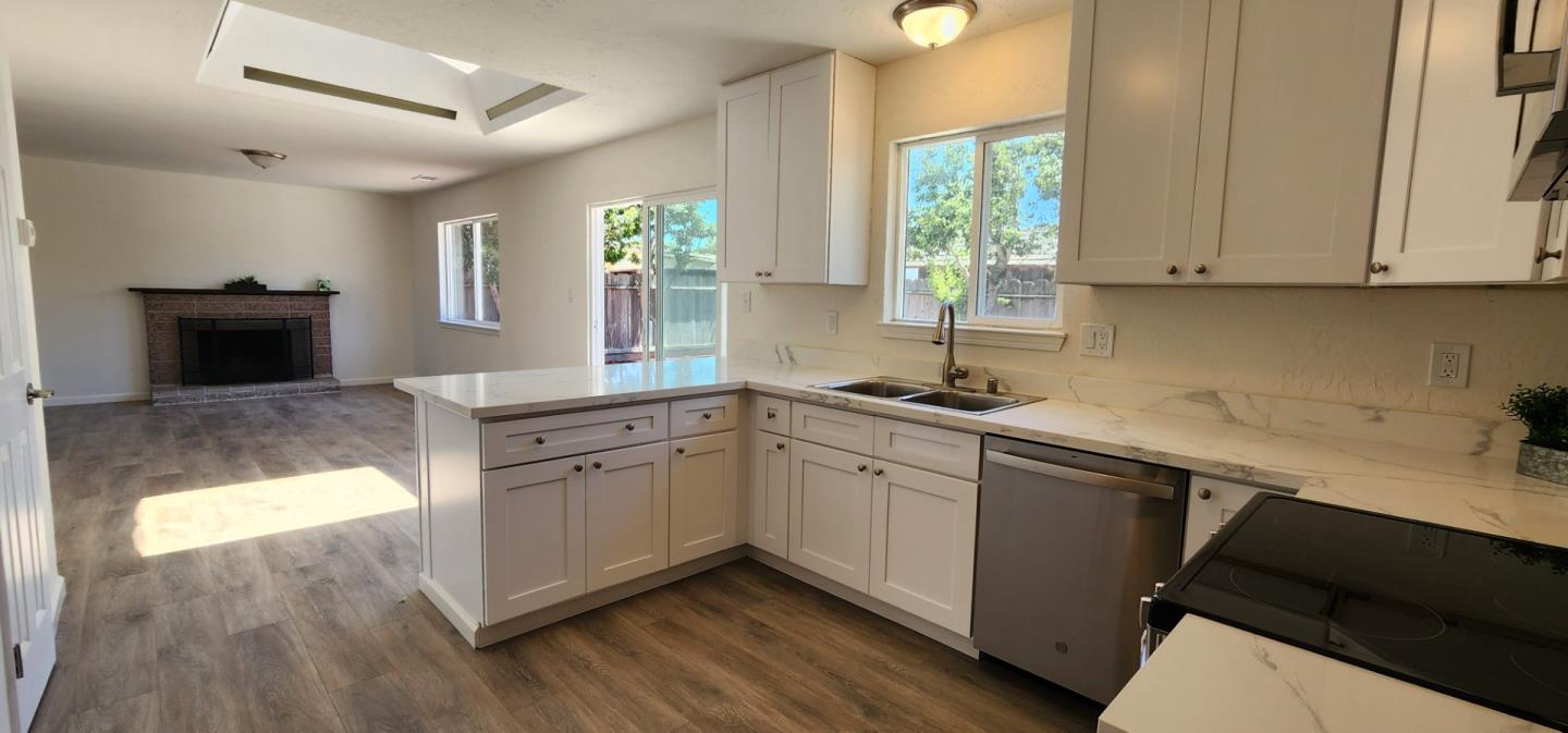 Detail Gallery Image 8 of 16 For 1458 Adams St, Salinas,  CA 93906 - 3 Beds | 2 Baths