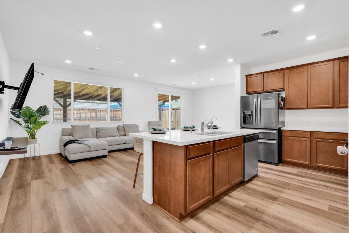 Detail Gallery Image 10 of 36 For 673 Dorset Dr, Patterson,  CA 95363 - 3 Beds | 2 Baths