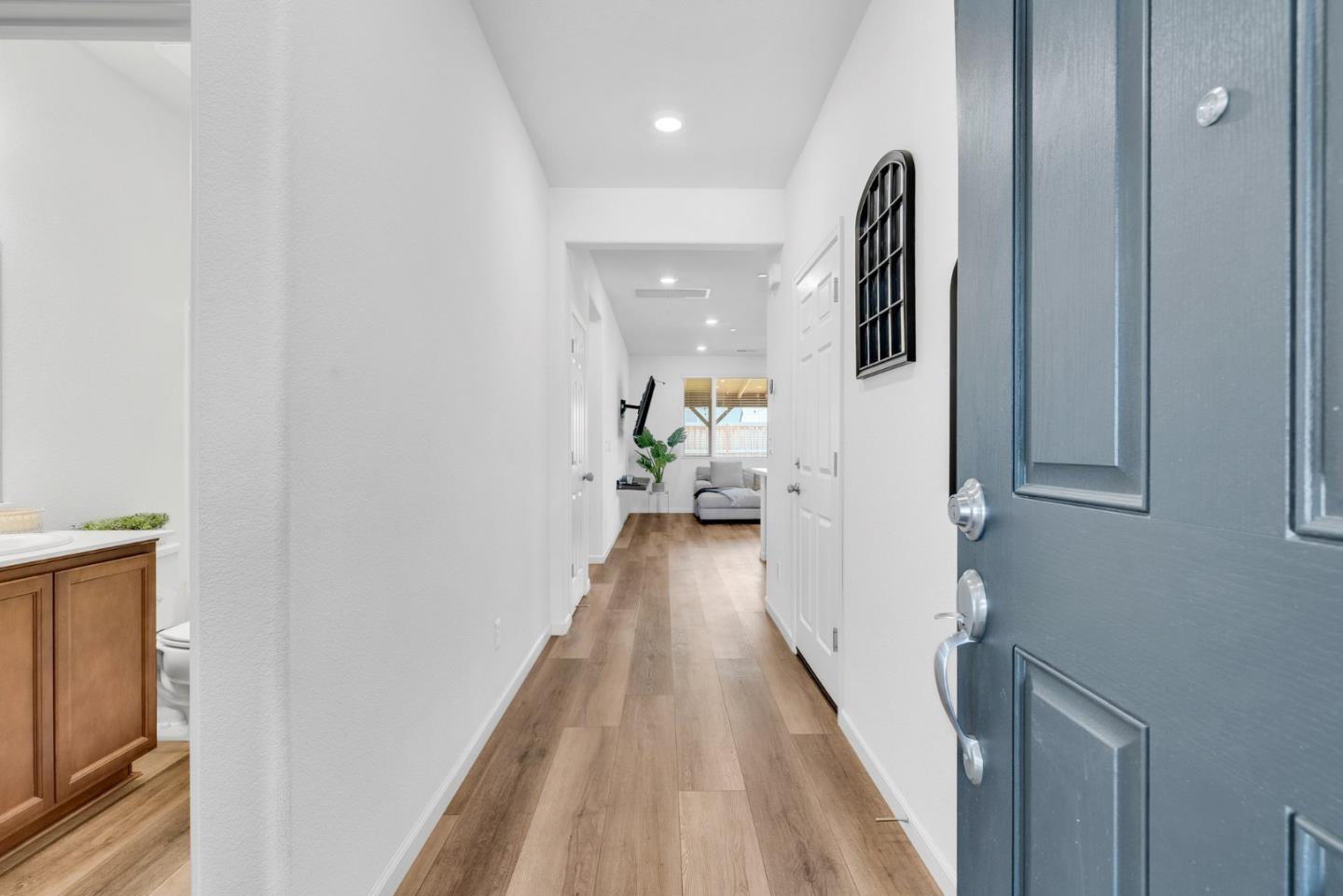Detail Gallery Image 4 of 36 For 673 Dorset Dr, Patterson,  CA 95363 - 3 Beds | 2 Baths