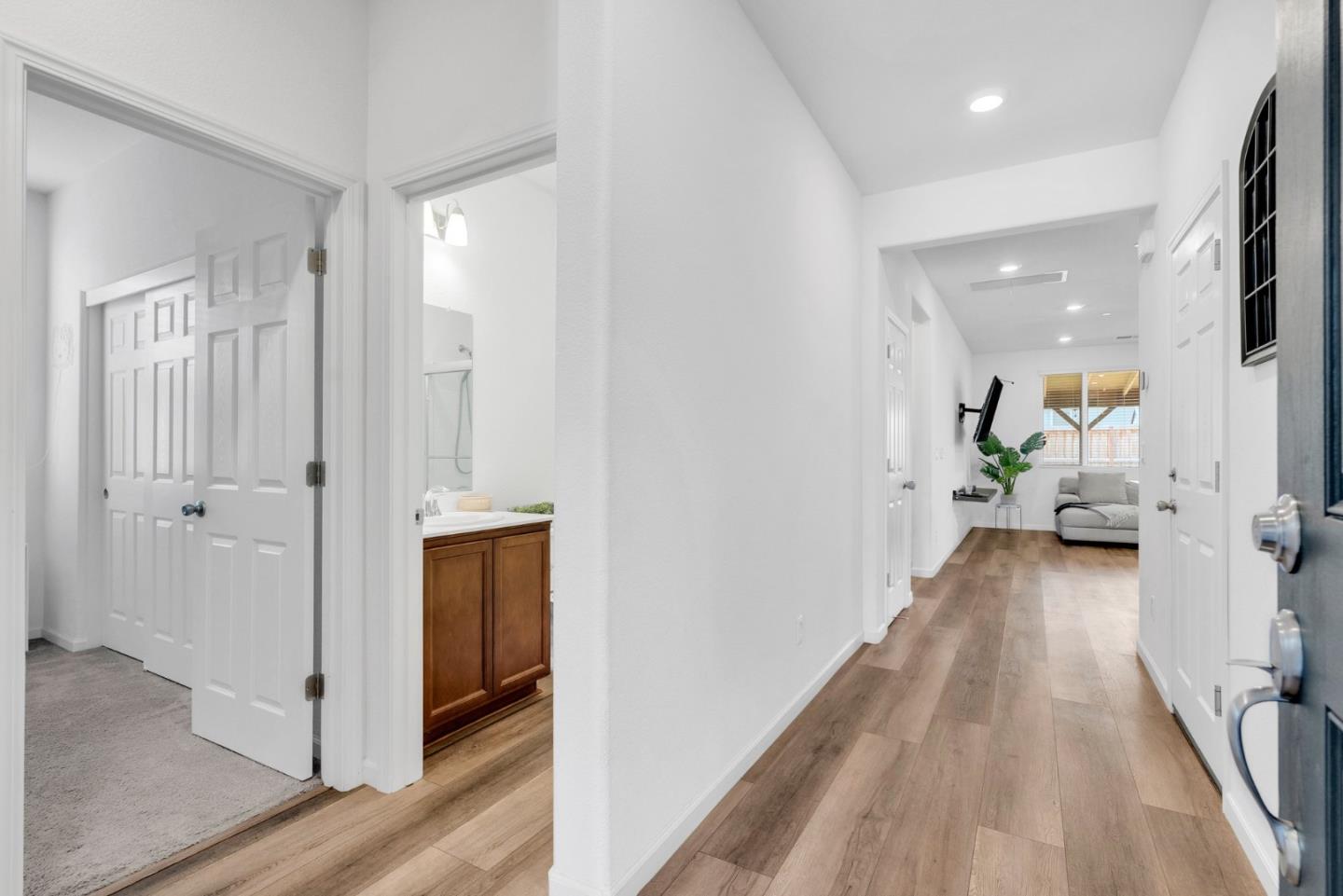 Detail Gallery Image 5 of 36 For 673 Dorset Dr, Patterson,  CA 95363 - 3 Beds | 2 Baths