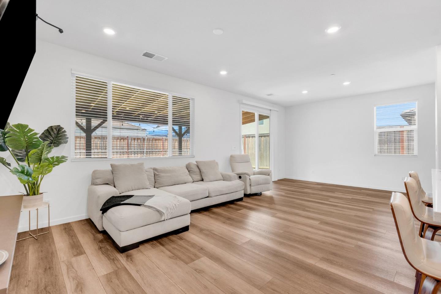 Detail Gallery Image 6 of 36 For 673 Dorset Dr, Patterson,  CA 95363 - 3 Beds | 2 Baths
