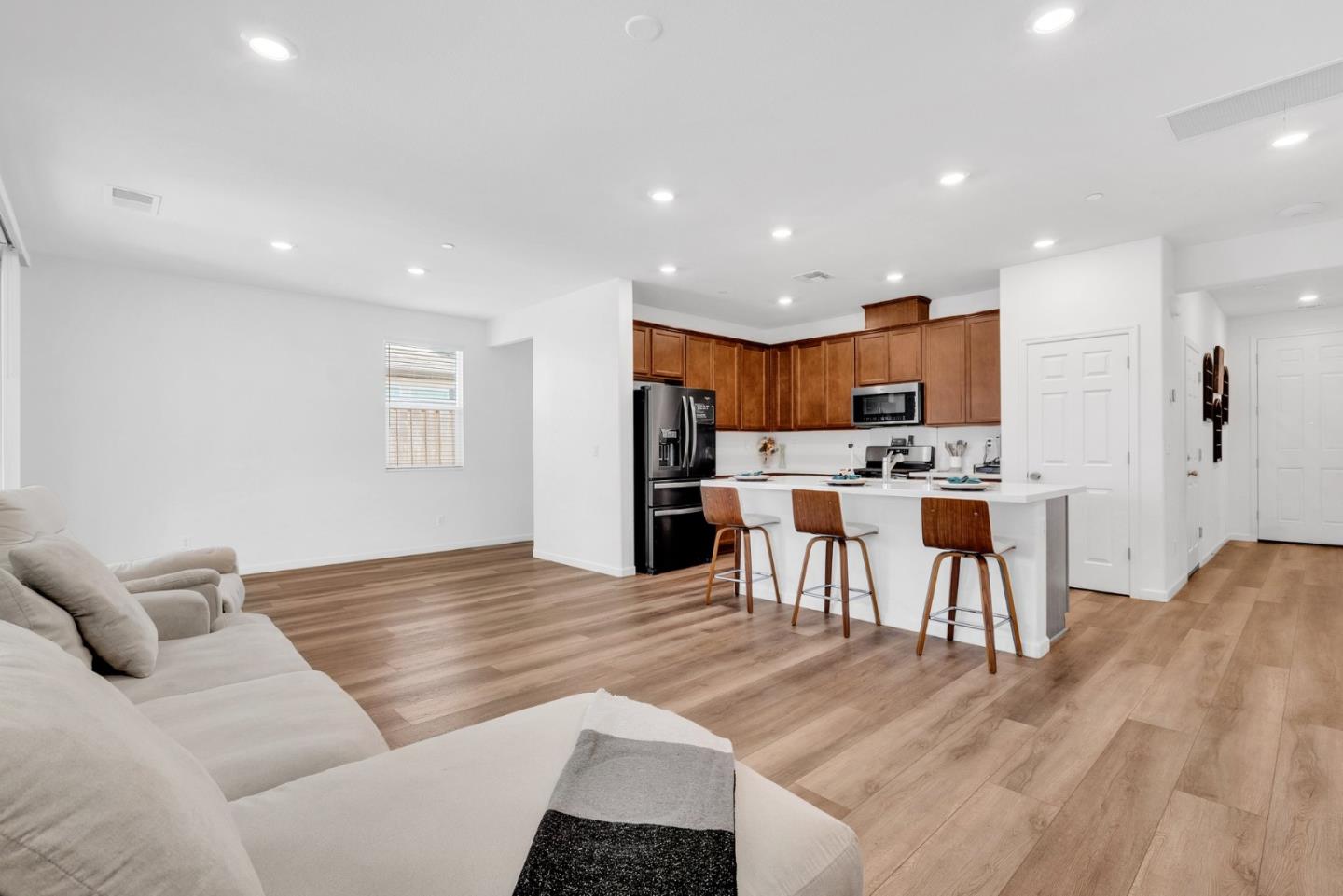 Detail Gallery Image 7 of 36 For 673 Dorset Dr, Patterson,  CA 95363 - 3 Beds | 2 Baths