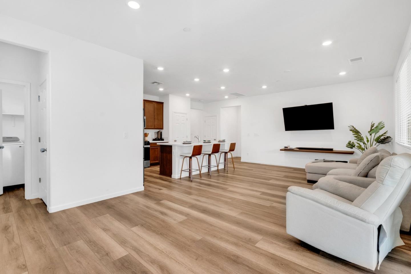 Detail Gallery Image 8 of 36 For 673 Dorset Dr, Patterson,  CA 95363 - 3 Beds | 2 Baths
