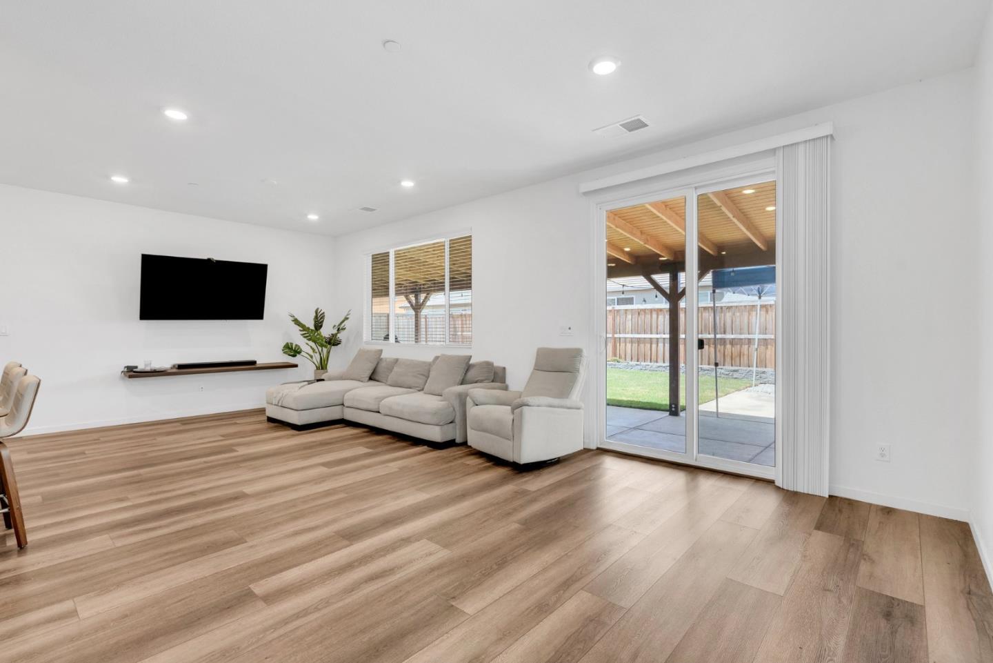 Detail Gallery Image 9 of 36 For 673 Dorset Dr, Patterson,  CA 95363 - 3 Beds | 2 Baths