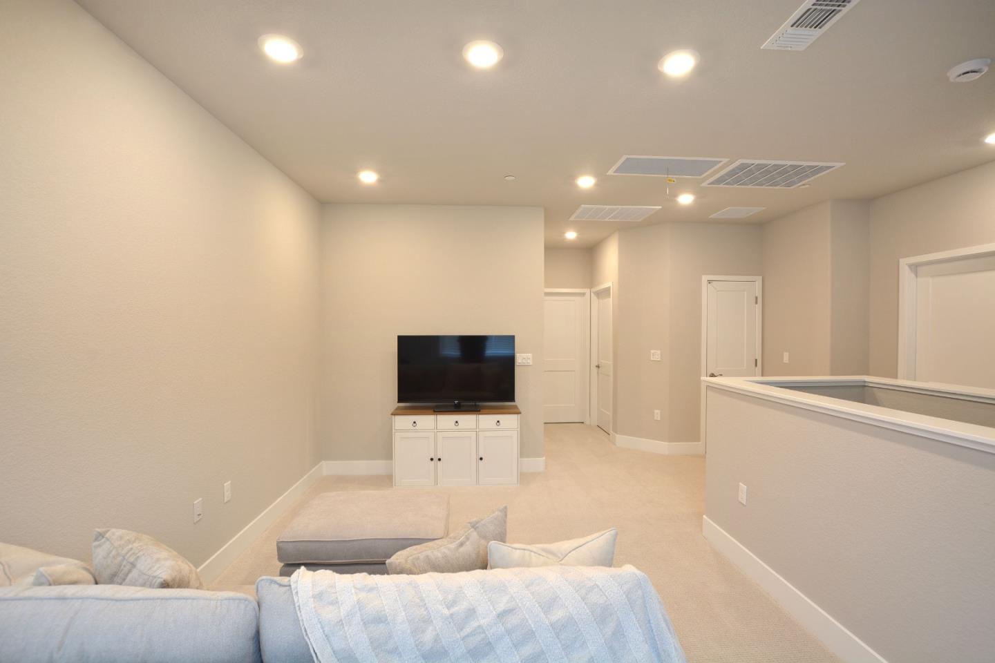 Detail Gallery Image 12 of 23 For 813 Big Range Way, Rocklin,  CA 95765 - 4 Beds | 3 Baths