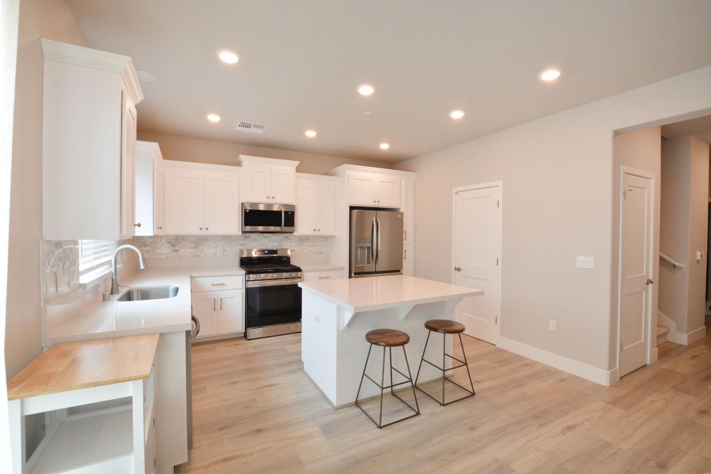 Detail Gallery Image 2 of 23 For 813 Big Range Way, Rocklin,  CA 95765 - 4 Beds | 3 Baths
