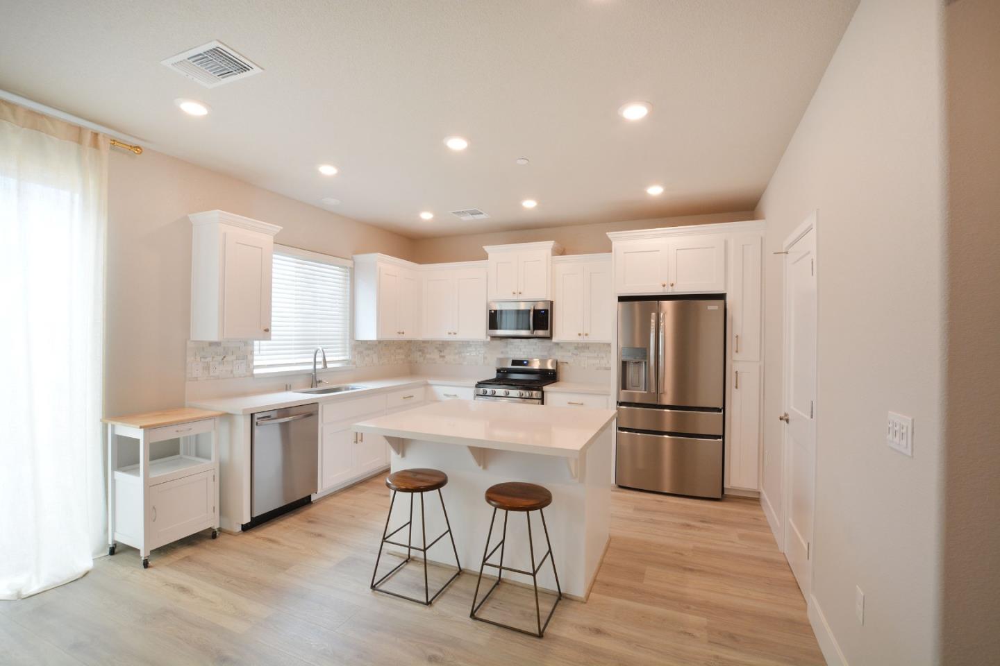 Detail Gallery Image 4 of 23 For 813 Big Range Way, Rocklin,  CA 95765 - 4 Beds | 3 Baths