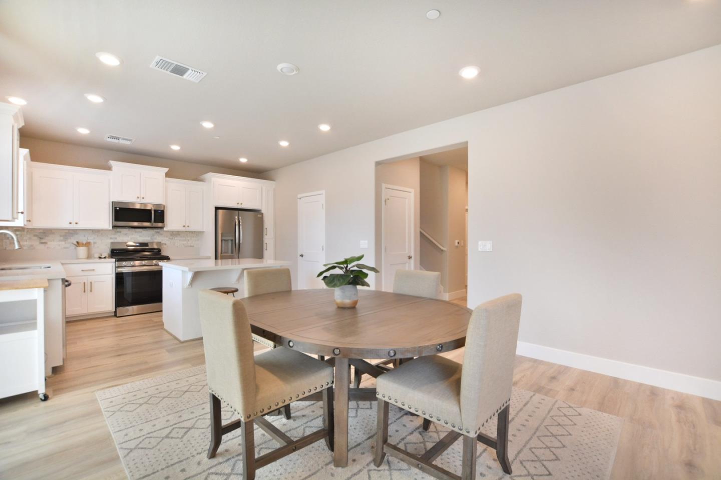 Detail Gallery Image 7 of 23 For 813 Big Range Way, Rocklin,  CA 95765 - 4 Beds | 3 Baths