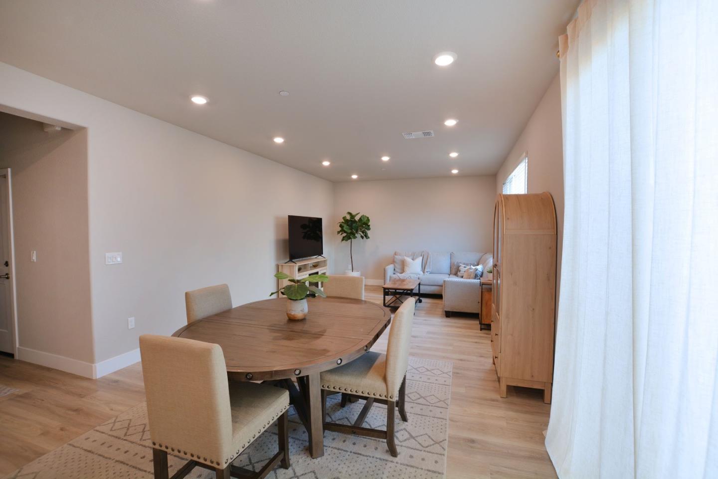 Detail Gallery Image 9 of 23 For 813 Big Range Way, Rocklin,  CA 95765 - 4 Beds | 3 Baths