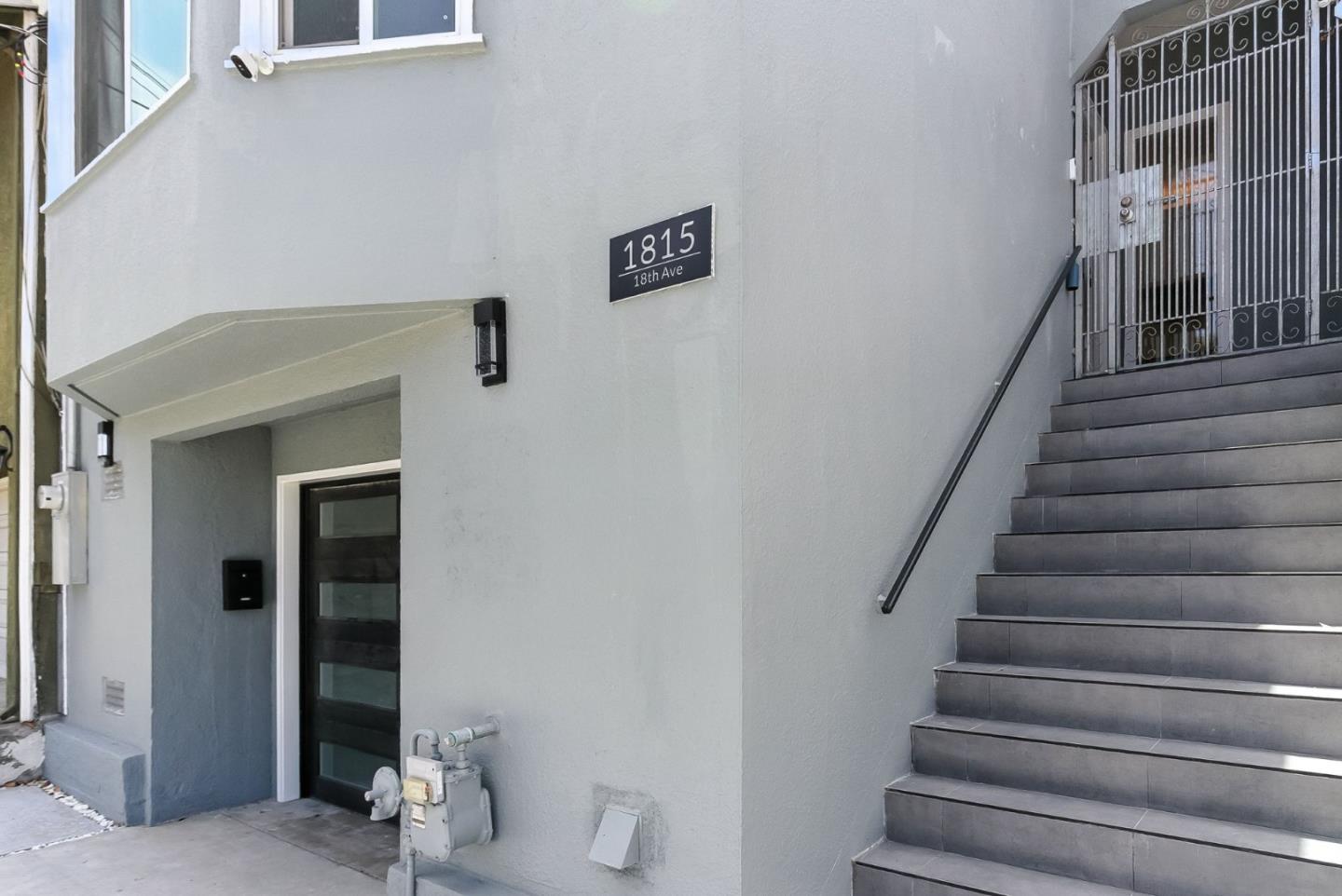 Detail Gallery Image 5 of 74 For 1815 18th Ave, San Francisco,  CA 94122 - 3 Beds | 3/1 Baths