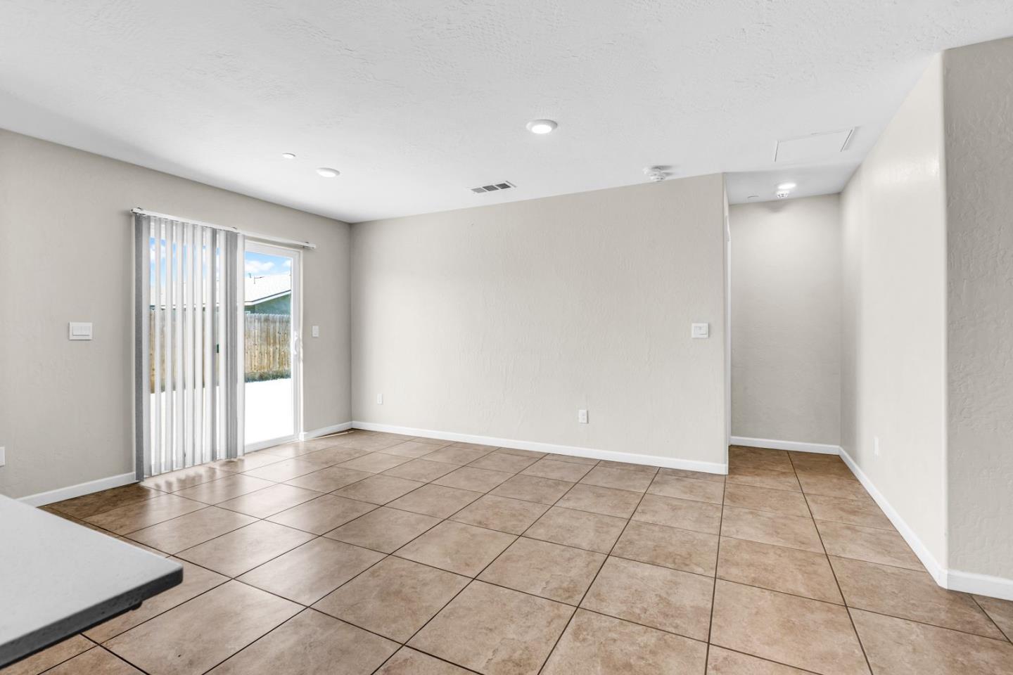 Detail Gallery Image 12 of 28 For 274 White Rim Ct, Merced,  CA 95341 - 4 Beds | 3 Baths