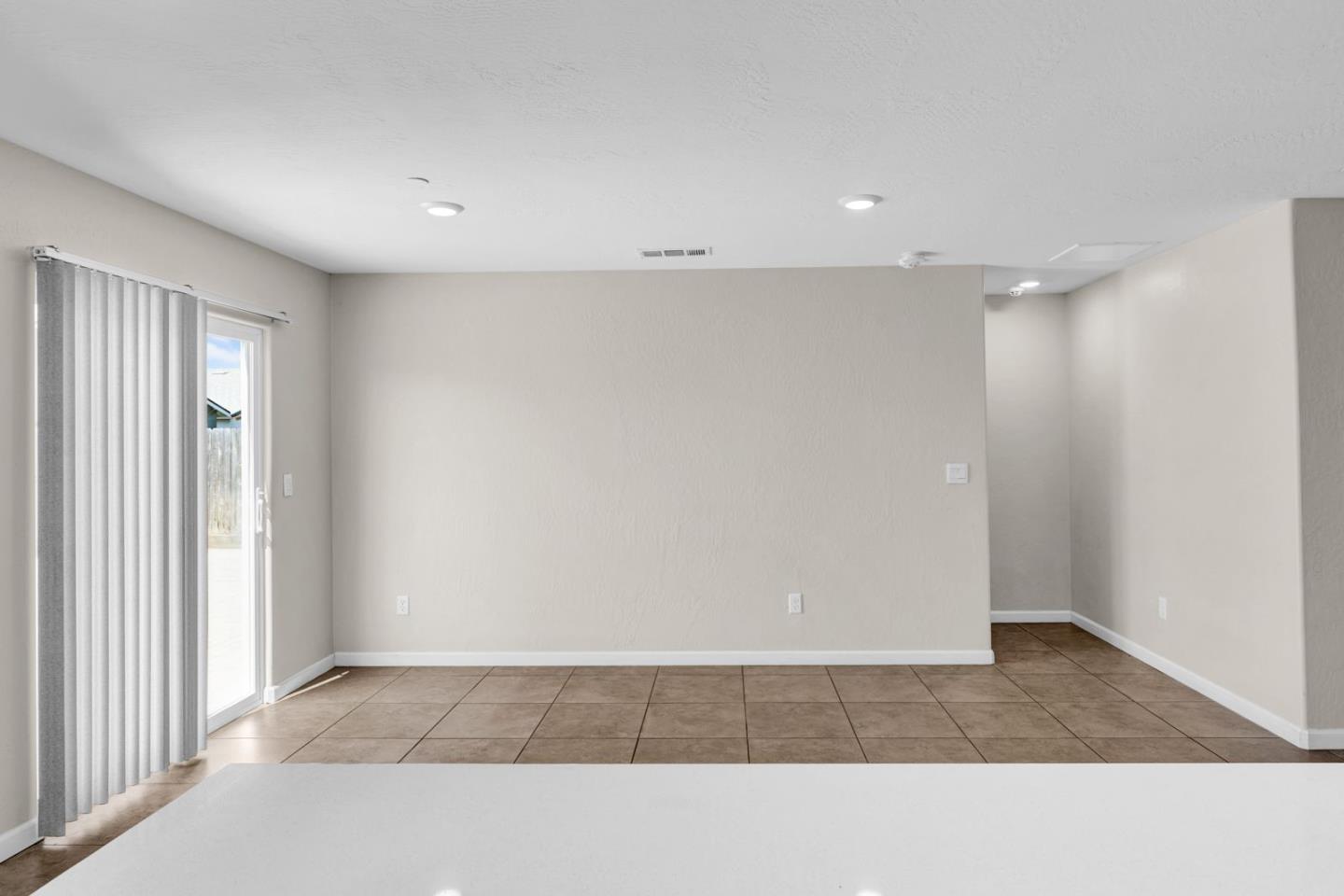 Detail Gallery Image 15 of 28 For 274 White Rim Ct, Merced,  CA 95341 - 4 Beds | 3 Baths