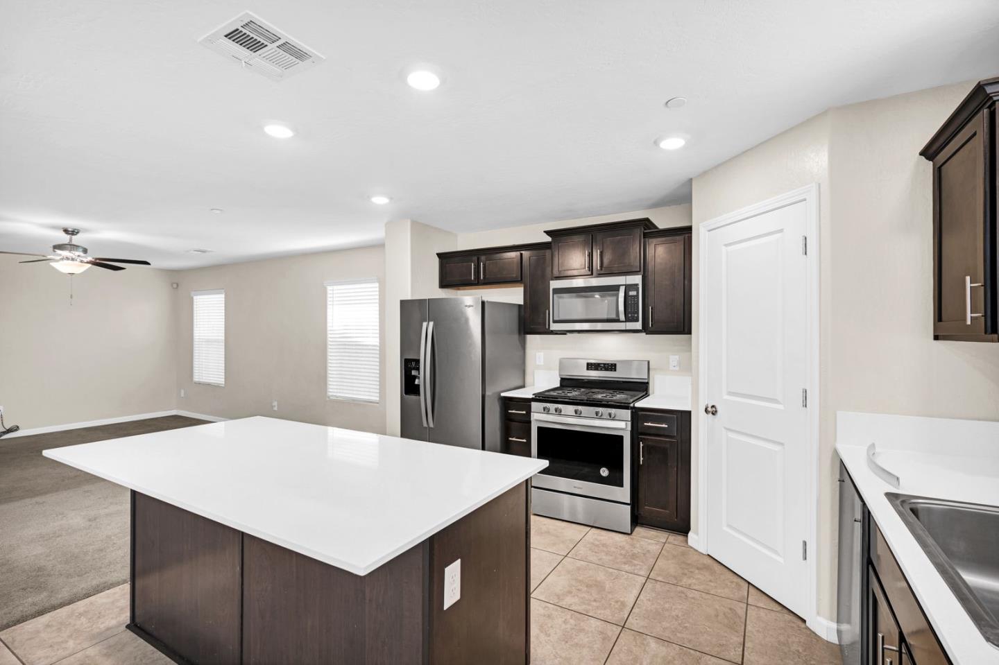 Detail Gallery Image 8 of 28 For 274 White Rim Ct, Merced,  CA 95341 - 4 Beds | 3 Baths