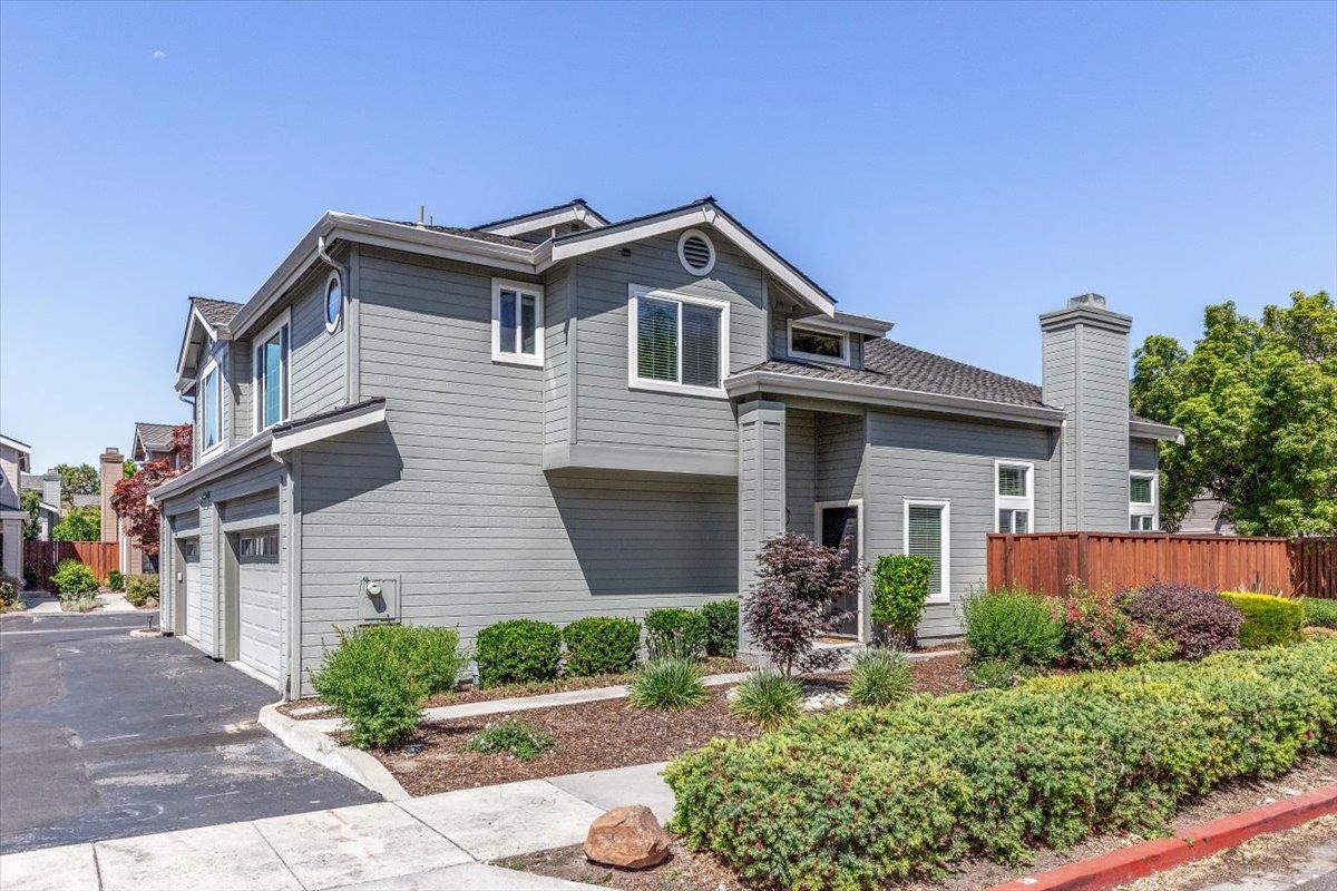 Detail Gallery Image 2 of 28 For 2952 Carrington Ct, San Jose,  CA 95125 - 3 Beds | 2/1 Baths