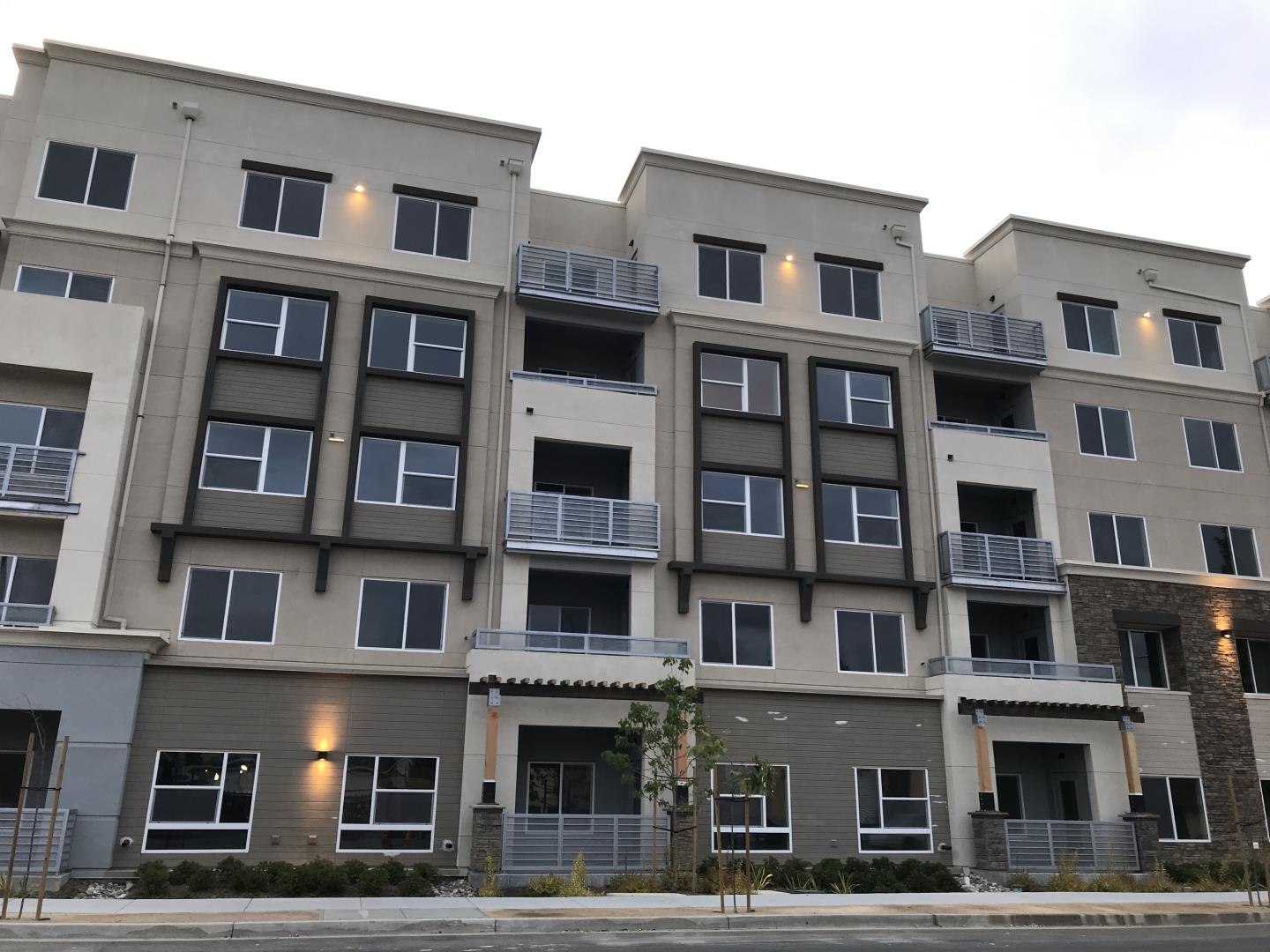 Detail Gallery Image 2 of 21 For 1853 Almaden Rd #106,  San Jose,  CA 95125 - 2 Beds | 2 Baths