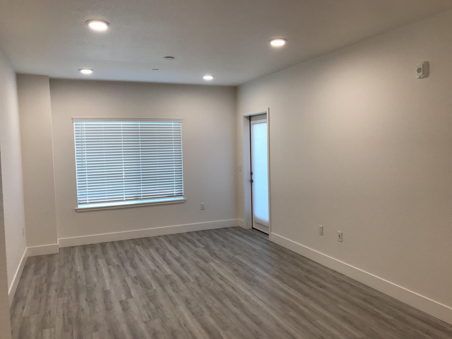 Detail Gallery Image 5 of 21 For 1853 Almaden Rd #106,  San Jose,  CA 95125 - 2 Beds | 2 Baths