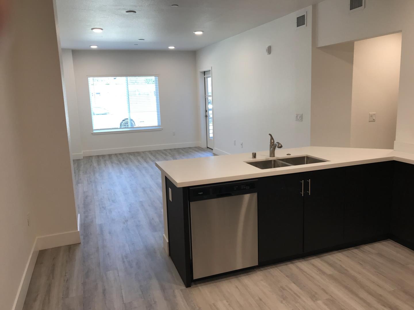 Detail Gallery Image 6 of 21 For 1853 Almaden Rd #106,  San Jose,  CA 95125 - 2 Beds | 2 Baths