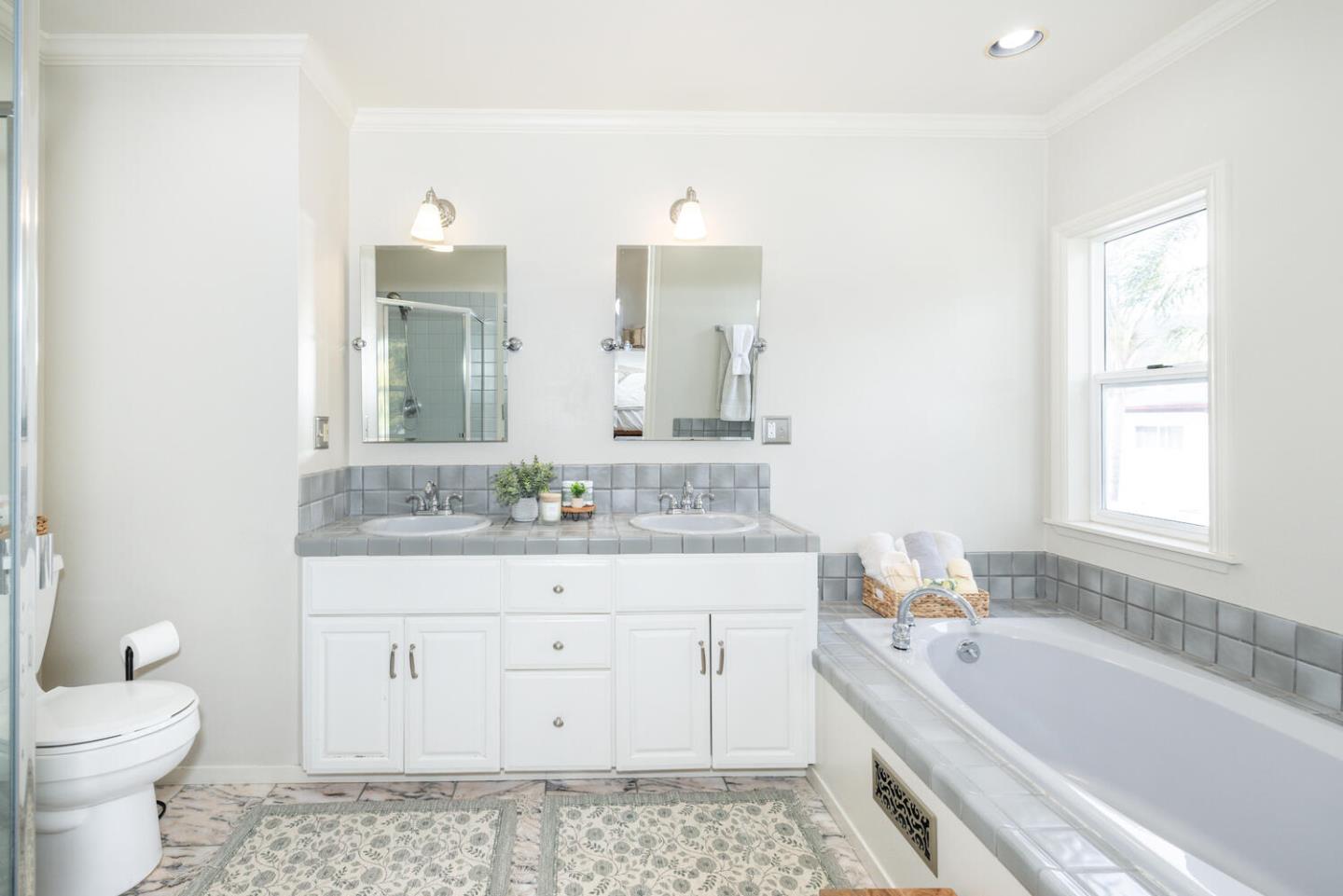Detail Gallery Image 16 of 38 For 409 Cherry Ave, San Bruno,  CA 94066 - 3 Beds | 3 Baths