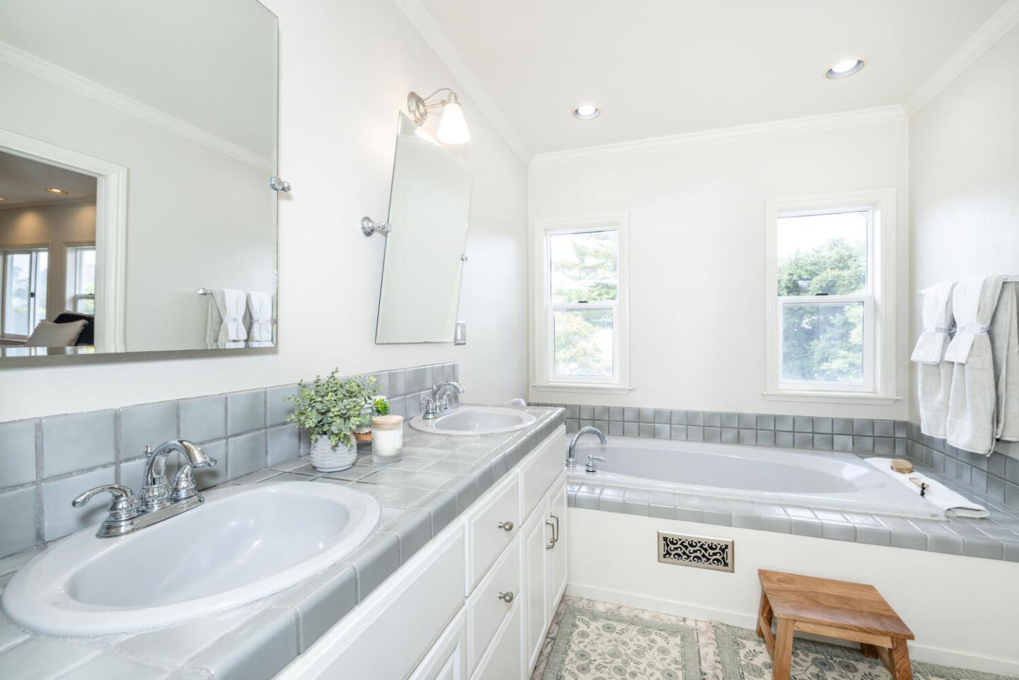 Detail Gallery Image 17 of 38 For 409 Cherry Ave, San Bruno,  CA 94066 - 3 Beds | 3 Baths