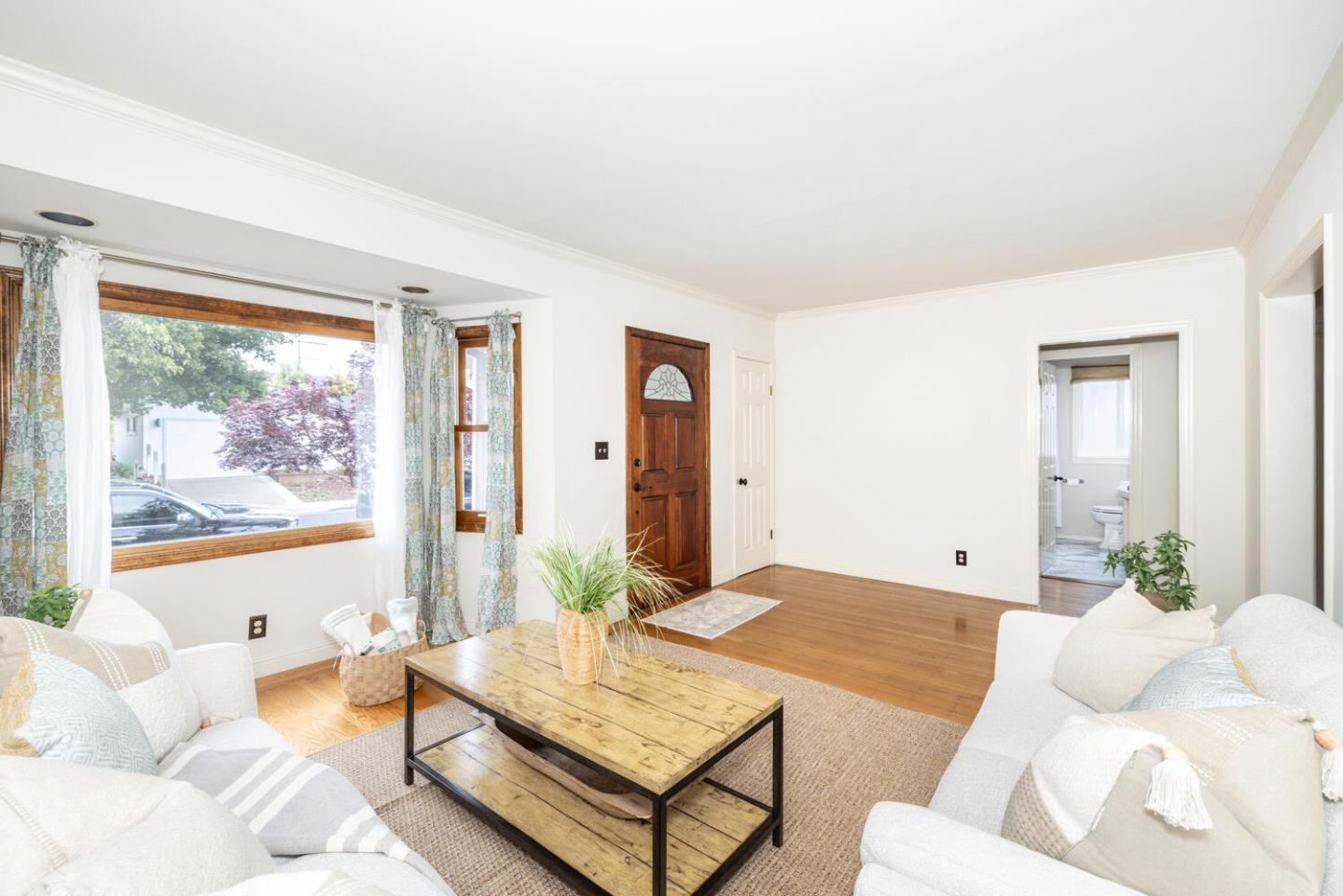 Detail Gallery Image 3 of 38 For 409 Cherry Ave, San Bruno,  CA 94066 - 3 Beds | 3 Baths