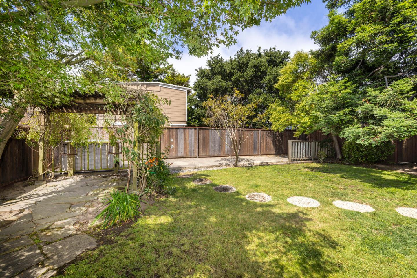 Detail Gallery Image 33 of 38 For 409 Cherry Ave, San Bruno,  CA 94066 - 3 Beds | 3 Baths