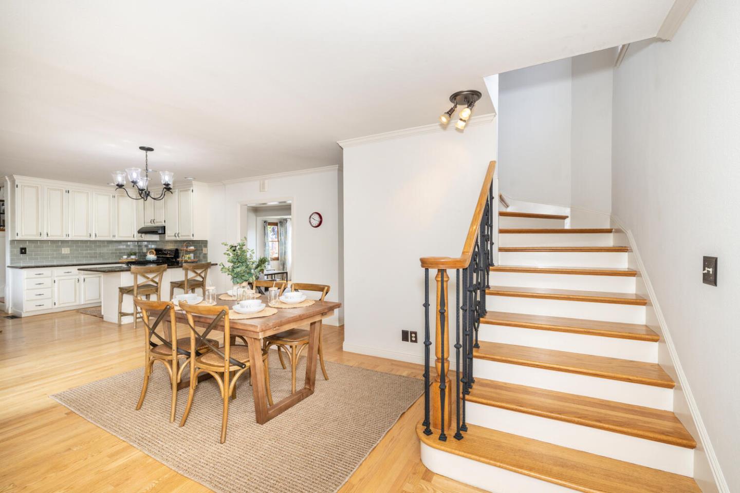 Detail Gallery Image 6 of 38 For 409 Cherry Ave, San Bruno,  CA 94066 - 3 Beds | 3 Baths