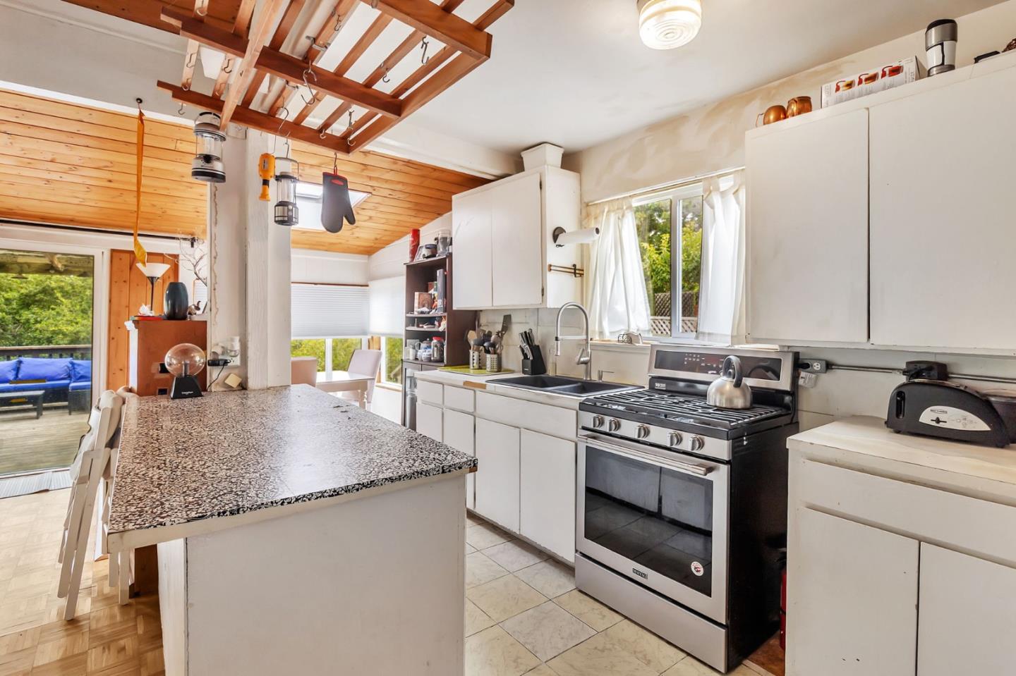 Detail Gallery Image 2 of 27 For 141 Recreation Dr, La Honda,  CA 94020 - 1 Beds | 1 Baths