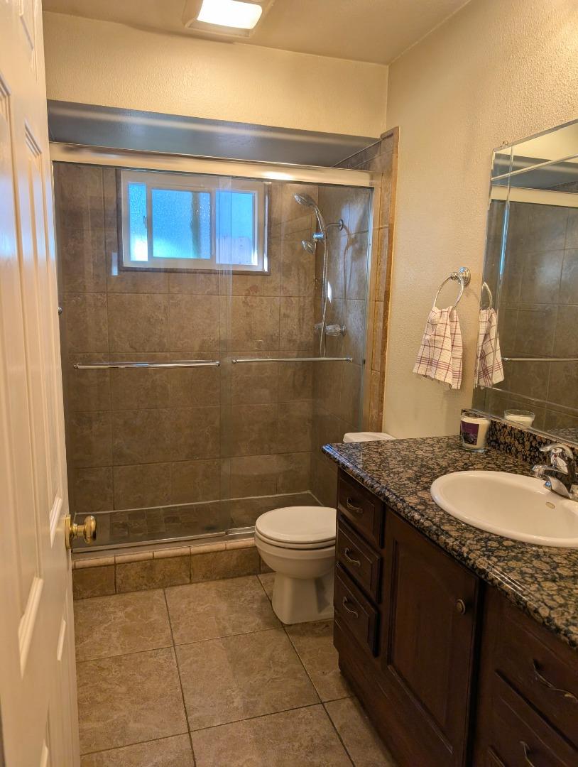 Detail Gallery Image 11 of 13 For 3806 Round Valley Cir, Stockton,  CA 95207 - 4 Beds | 2 Baths