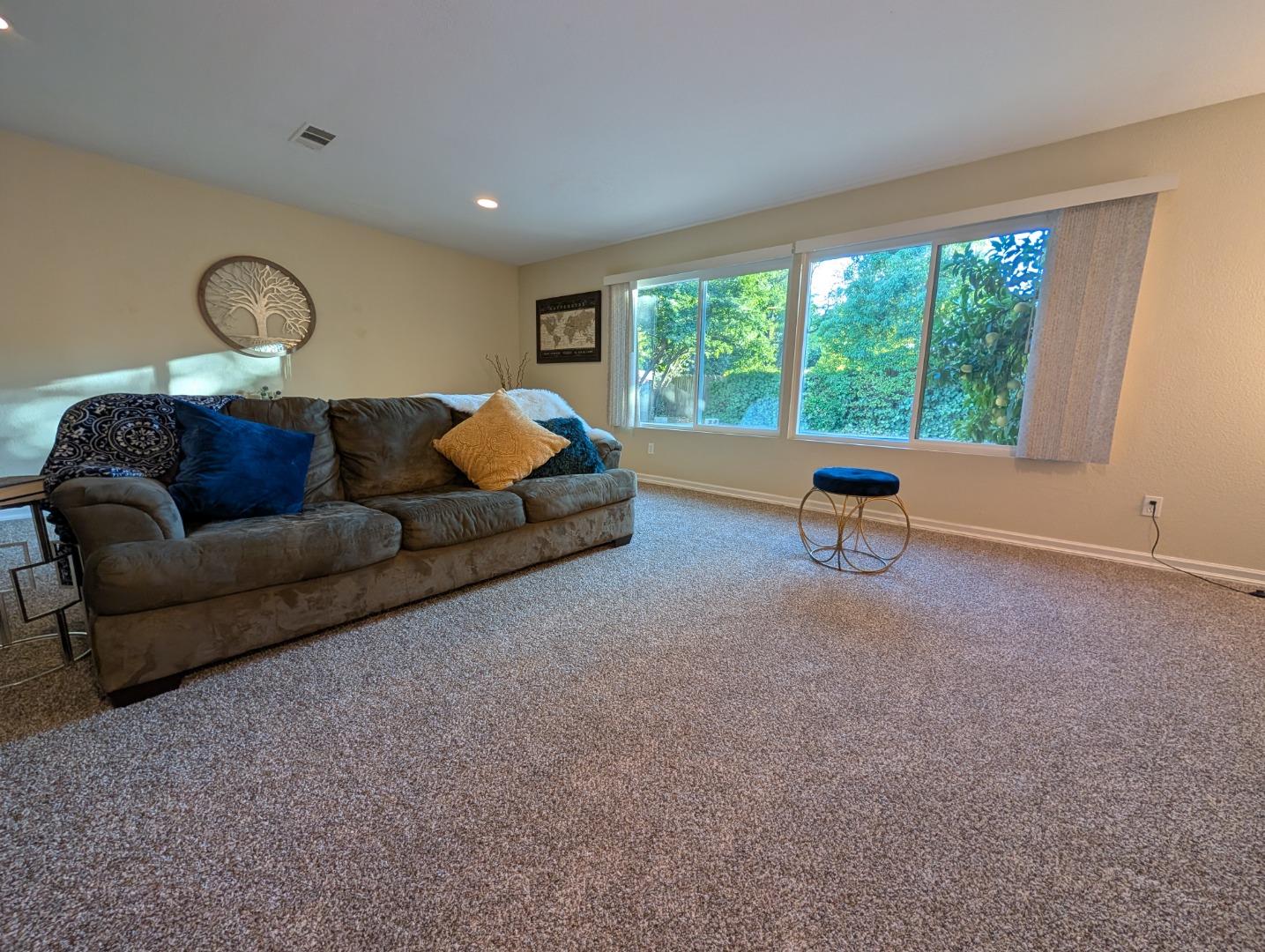 Detail Gallery Image 12 of 13 For 3806 Round Valley Cir, Stockton,  CA 95207 - 4 Beds | 2 Baths
