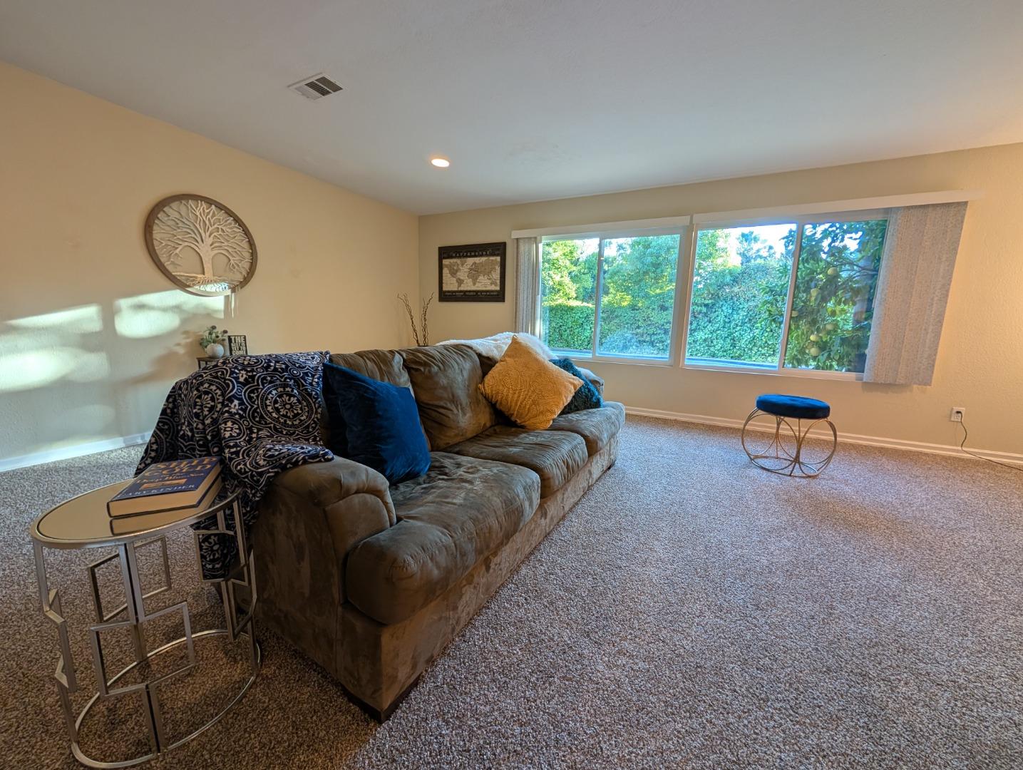 Detail Gallery Image 8 of 13 For 3806 Round Valley Cir, Stockton,  CA 95207 - 4 Beds | 2 Baths
