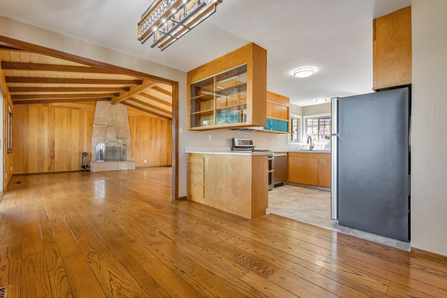Detail Gallery Image 12 of 27 For 253 Humboldt Rd, Brisbane,  CA 94005 - 2 Beds | 1 Baths