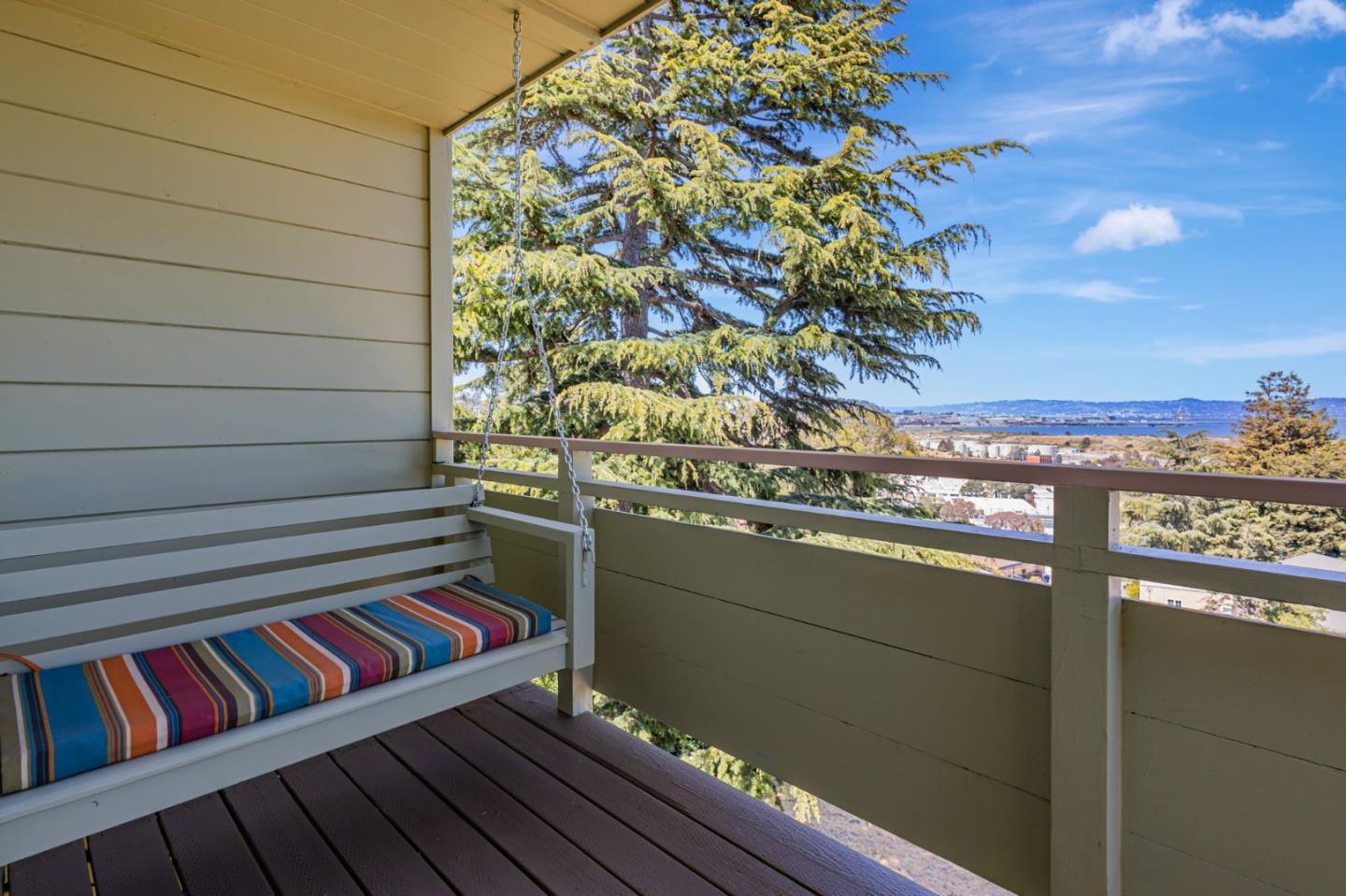 Detail Gallery Image 16 of 27 For 253 Humboldt Rd, Brisbane,  CA 94005 - 2 Beds | 1 Baths