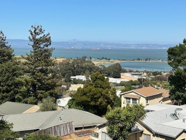 Detail Gallery Image 17 of 27 For 253 Humboldt Rd, Brisbane,  CA 94005 - 2 Beds | 1 Baths