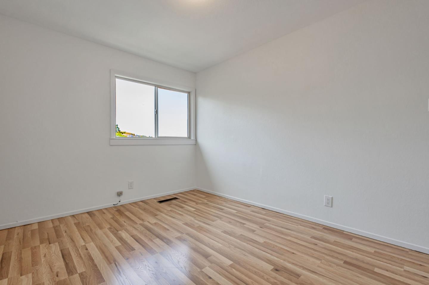 Detail Gallery Image 26 of 27 For 253 Humboldt Rd, Brisbane,  CA 94005 - 2 Beds | 1 Baths