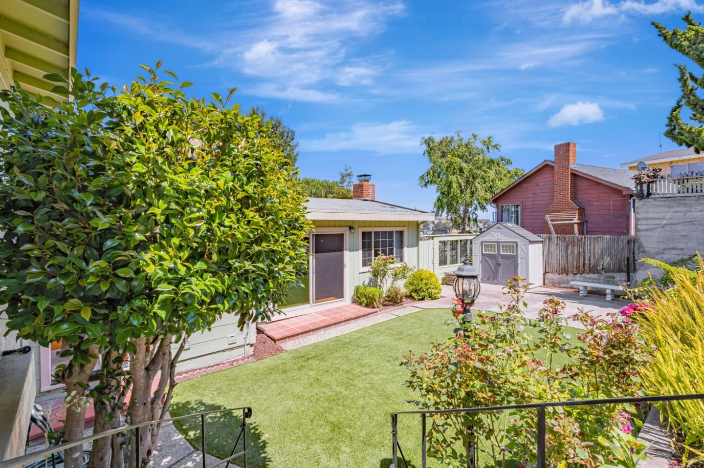 Detail Gallery Image 5 of 27 For 253 Humboldt Rd, Brisbane,  CA 94005 - 2 Beds | 1 Baths