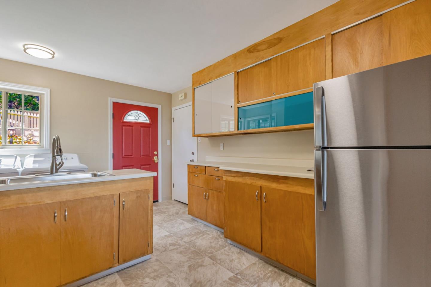 Detail Gallery Image 9 of 27 For 253 Humboldt Rd, Brisbane,  CA 94005 - 2 Beds | 1 Baths