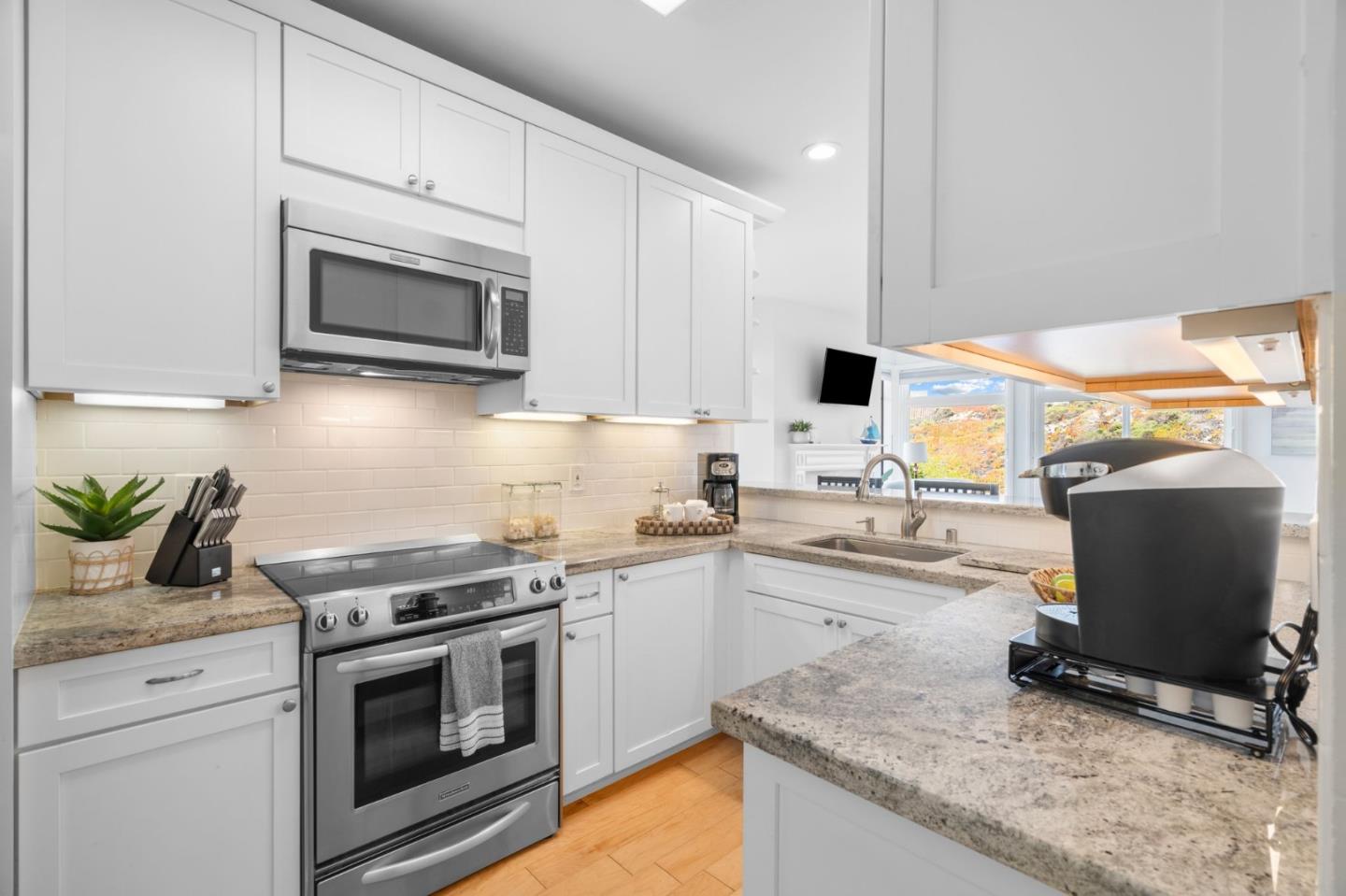 Detail Gallery Image 7 of 45 For 3 Pelican Pt, Watsonville,  CA 95076 - 3 Beds | 2 Baths