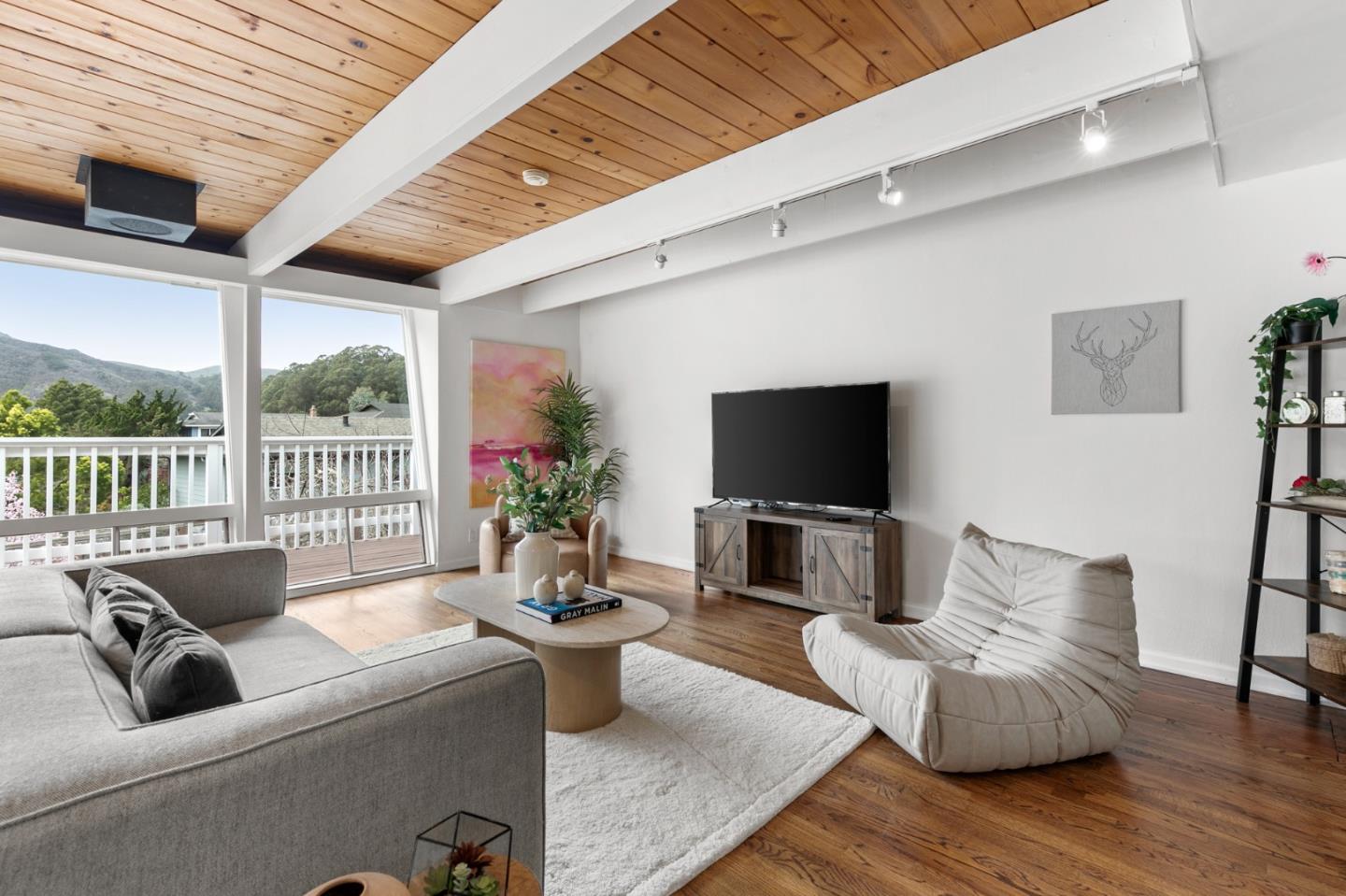 Detail Gallery Image 11 of 33 For 1 Sequoia Way, Pacifica,  CA 94044 - 4 Beds | 3 Baths