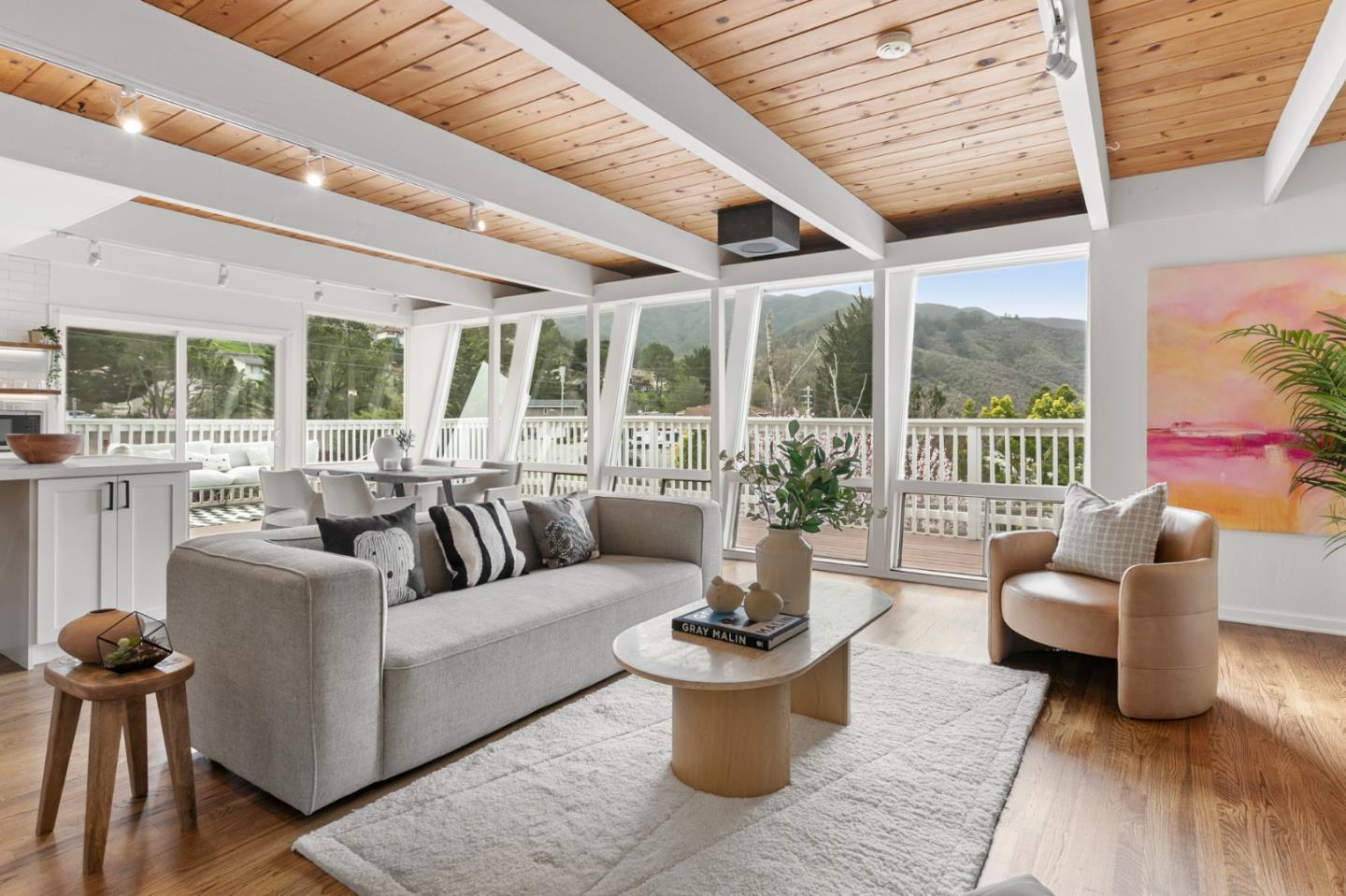 Detail Gallery Image 12 of 33 For 1 Sequoia Way, Pacifica,  CA 94044 - 4 Beds | 3 Baths