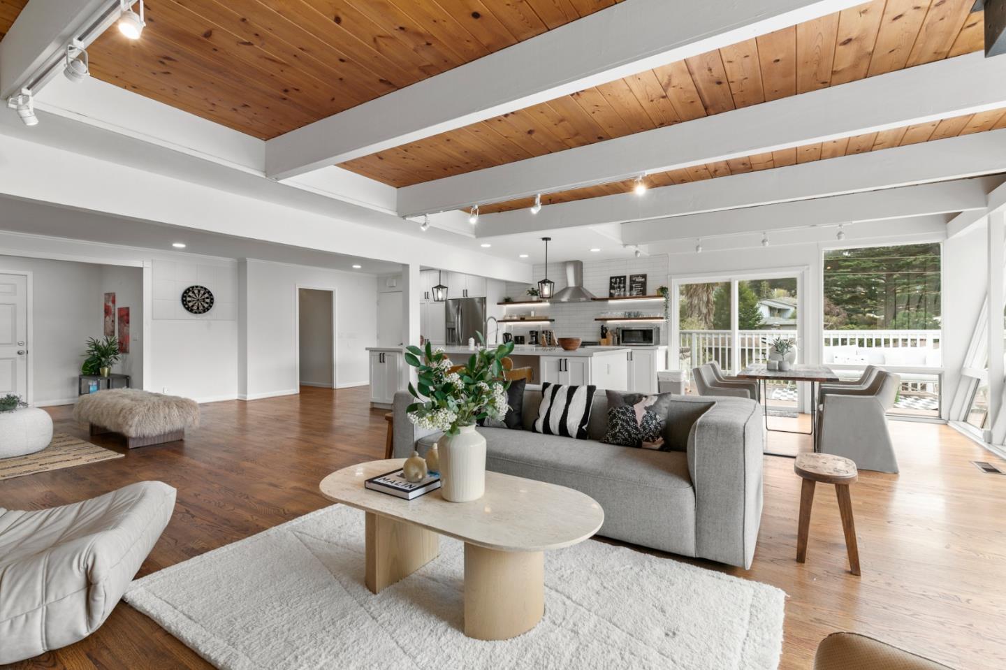 Detail Gallery Image 13 of 33 For 1 Sequoia Way, Pacifica,  CA 94044 - 4 Beds | 3 Baths